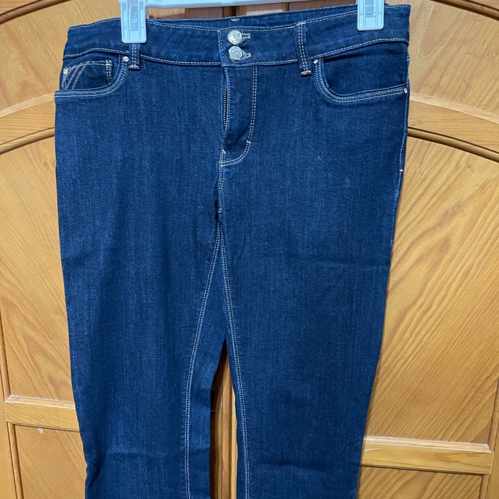 Classy Women’s skinny flare jeans. WHBM